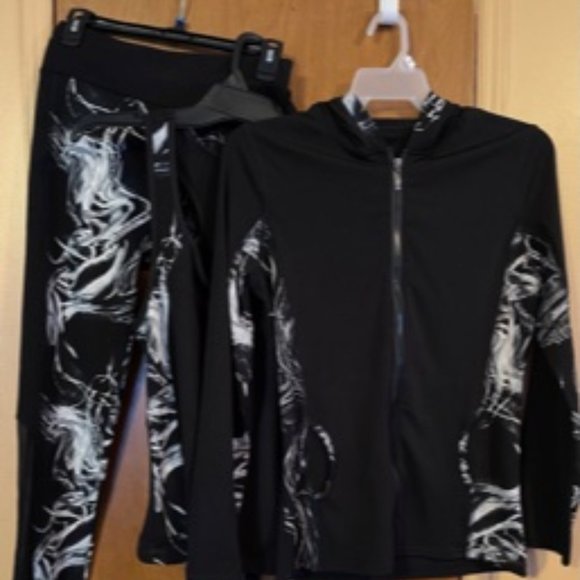 ***SOLD***NWOT, Yilaikeni Workout Gear - Picture 2 of 7